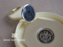 Dunkelblauer Herrensiegelring oval mit Wappengravur